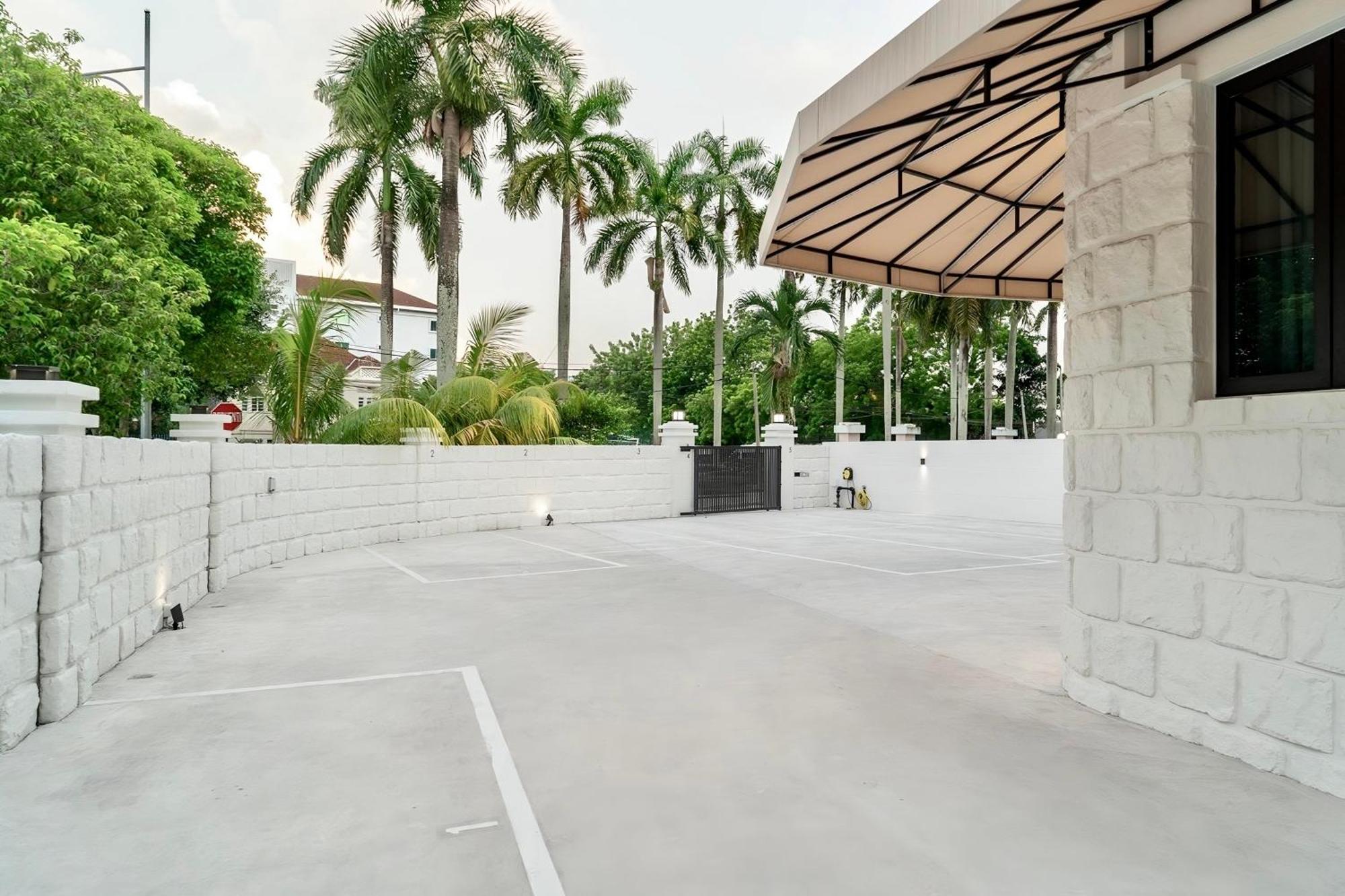 Codrington House - Boutique Apartments George Town Buitenkant foto
